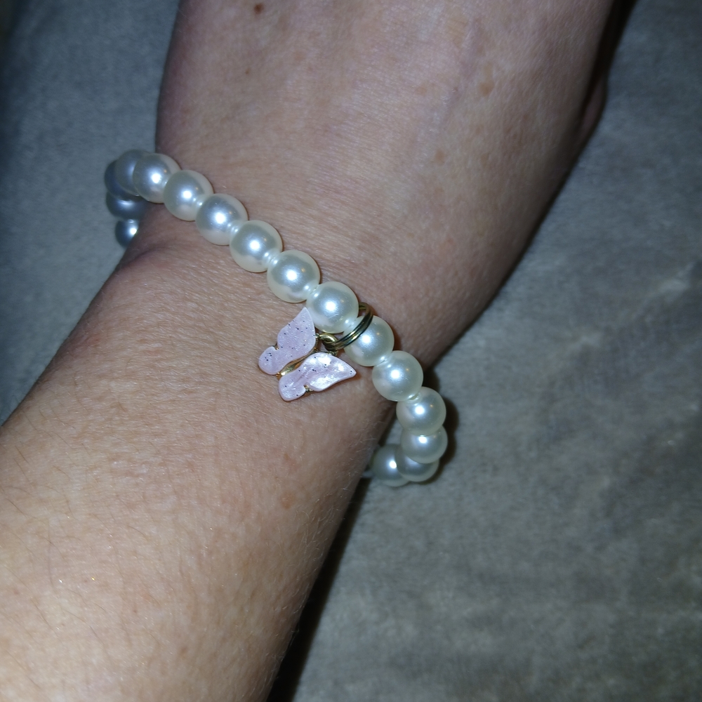 Elegant Pearl Bracelet with Pink Butterfly Charm